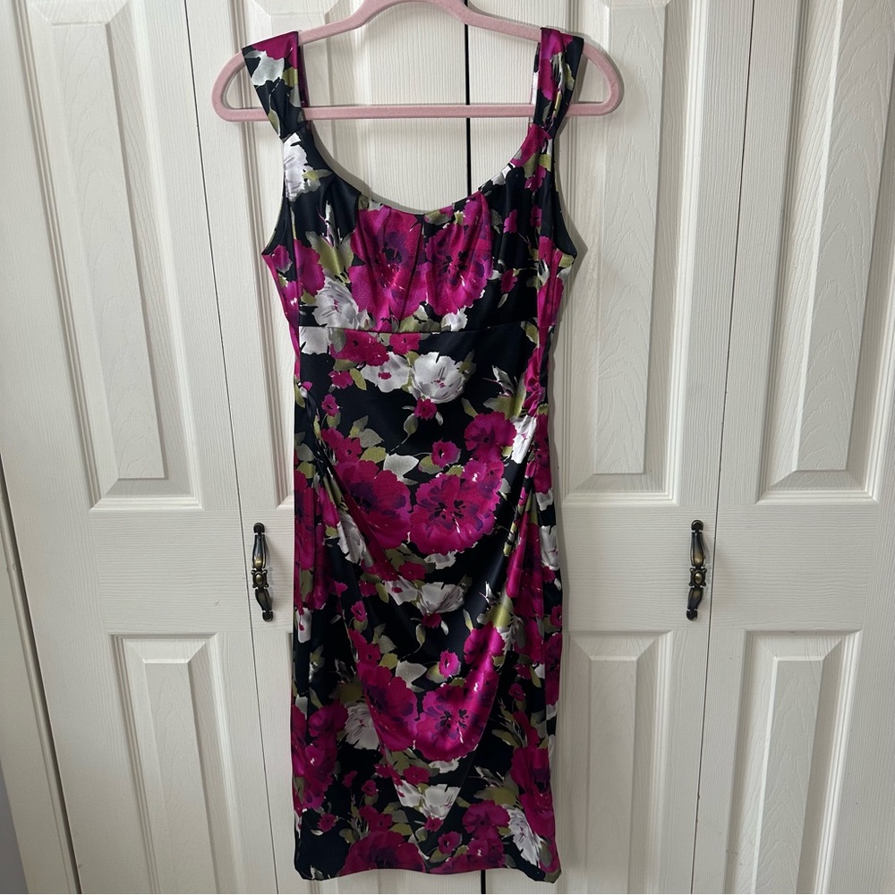 Maggy London Ruched Shiny Satin Floral Print Slimming Dress Womens size 10